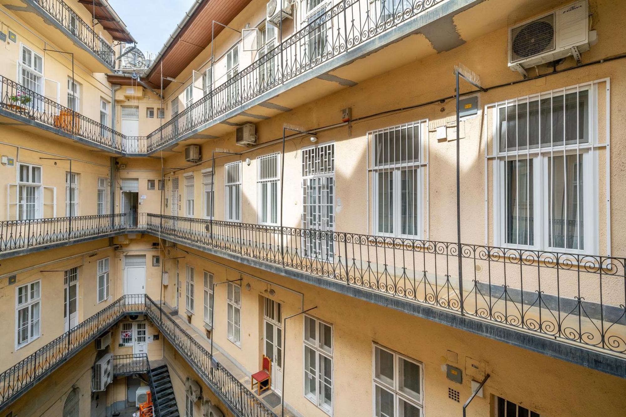 Oktogon Four Residence Будапеща Екстериор снимка