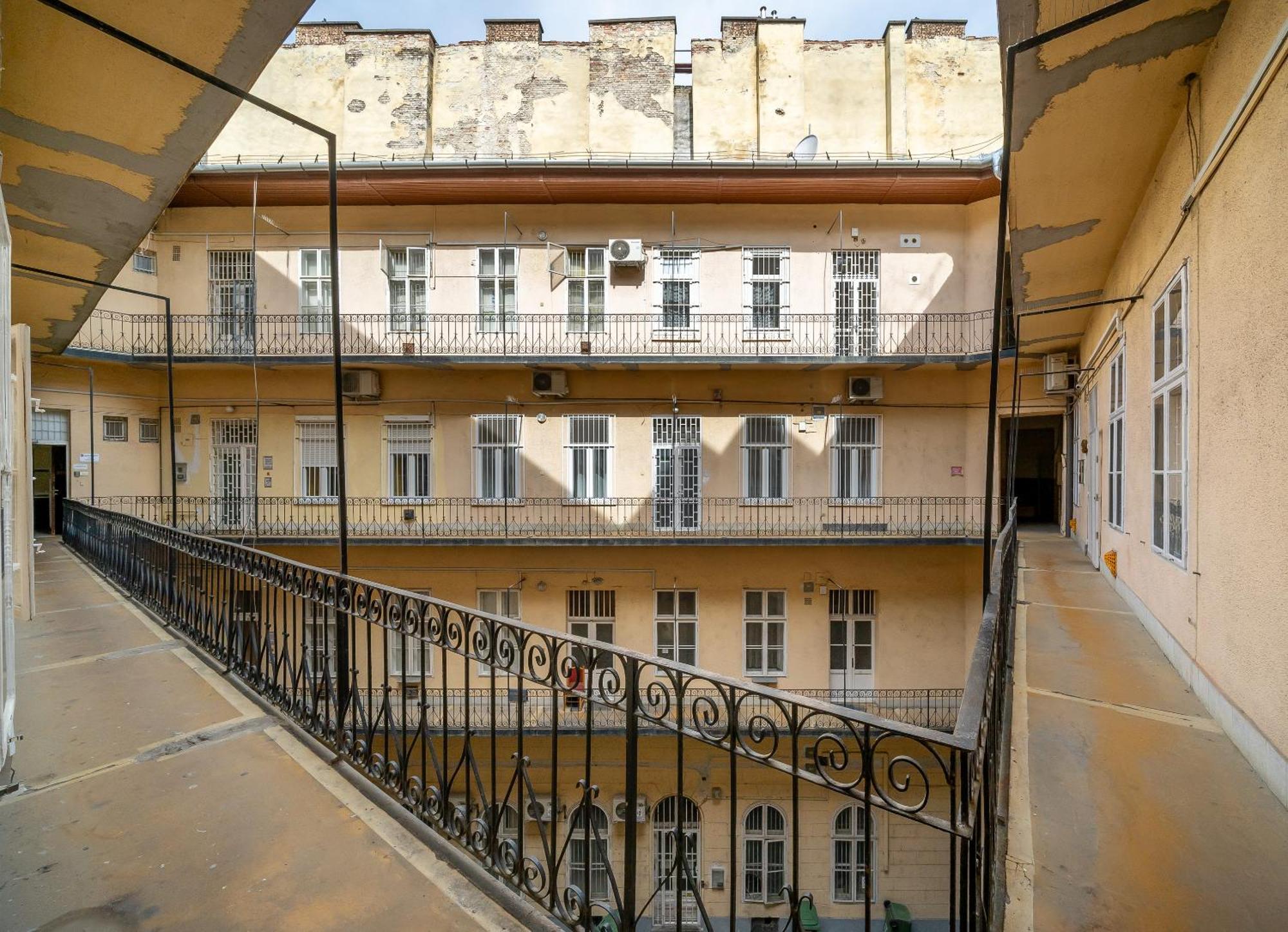 Oktogon Four Residence Будапеща Екстериор снимка